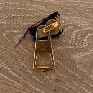 Louis Vuitton zipper
